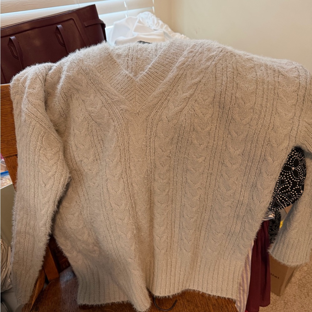 Lucky Brand V-Neck Cable Knit Sweater - Light Gray